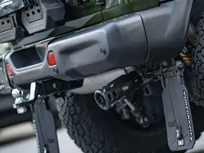 Напређивања предњег бранера укључују монтажне тачке спремне за винч из кутије