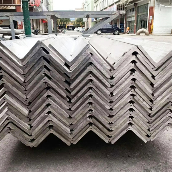 Use of Equal Angle Bars :