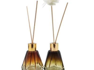2025 Skincare Packaging Trends: Refillable Glass Bottle Sets