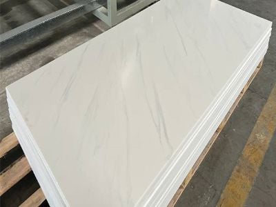 Profitez des défis du quotidien avec une pierre de quartz durable et stylée