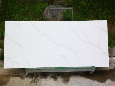 Les 10 principales raisons pour lesquelles le quartz artificiel est meilleur que la pierre naturelle