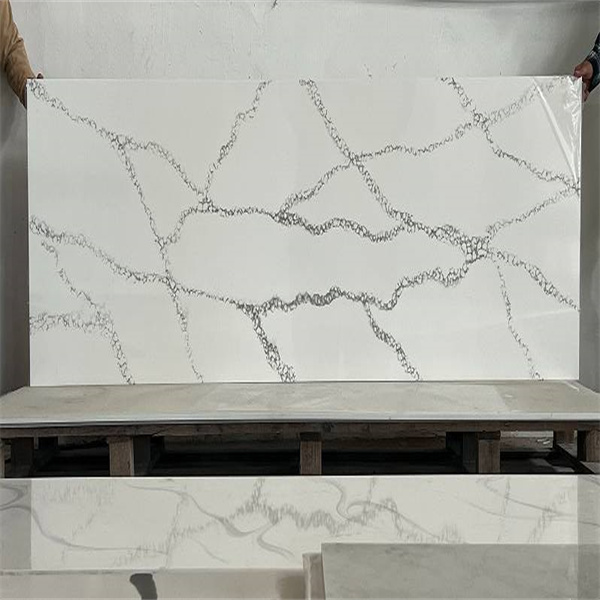 Améliorez votre cuisine ou votre salle de bain avec le Quartz Carrera White