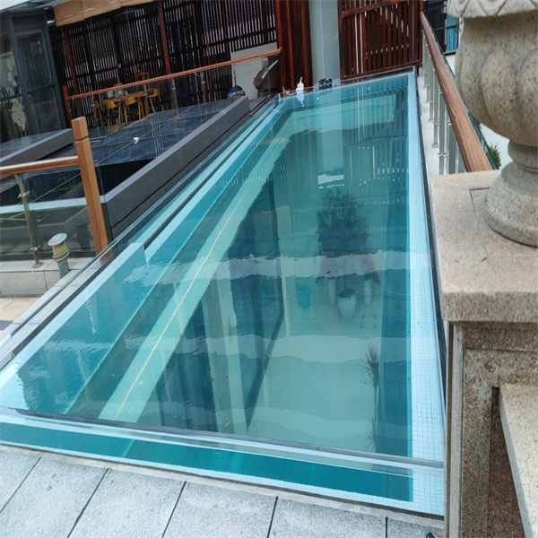 Acrylic pool wall panel creates a modern and sleek look