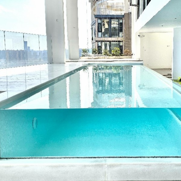 Panel Akrilik yang Menakjubkan dan Fungsional untuk Kolam Renang Anda