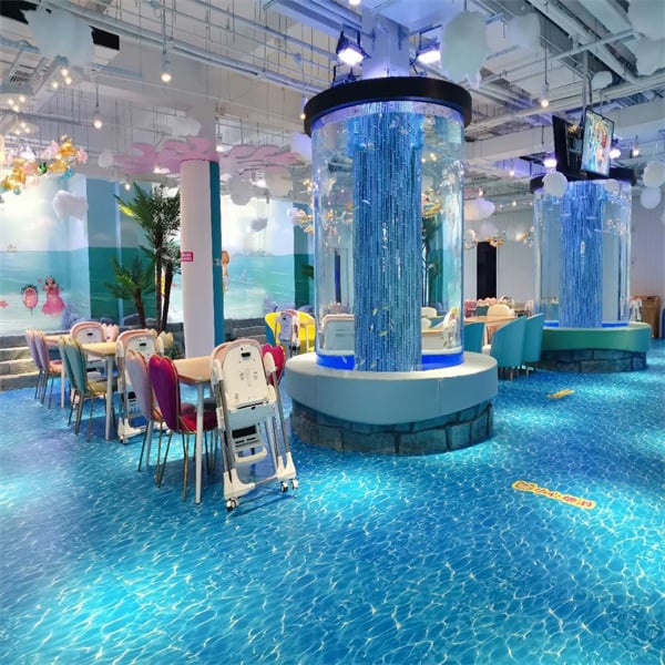 A Cylinder Fish Tank Style for Your Home