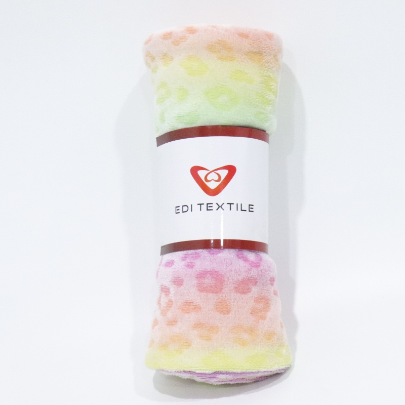 Rainbow Print Back Cut Flannel Blanket supplier