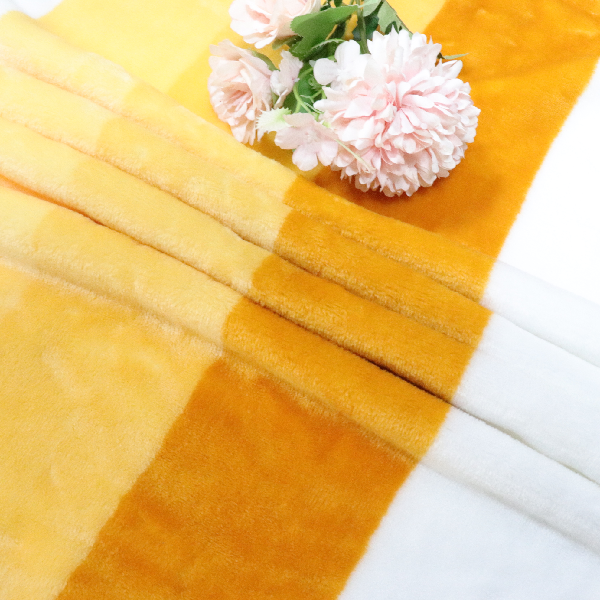 Sell high quality smooth feel 100% polyester fabric plush flannel fabric home textile/ manufacture