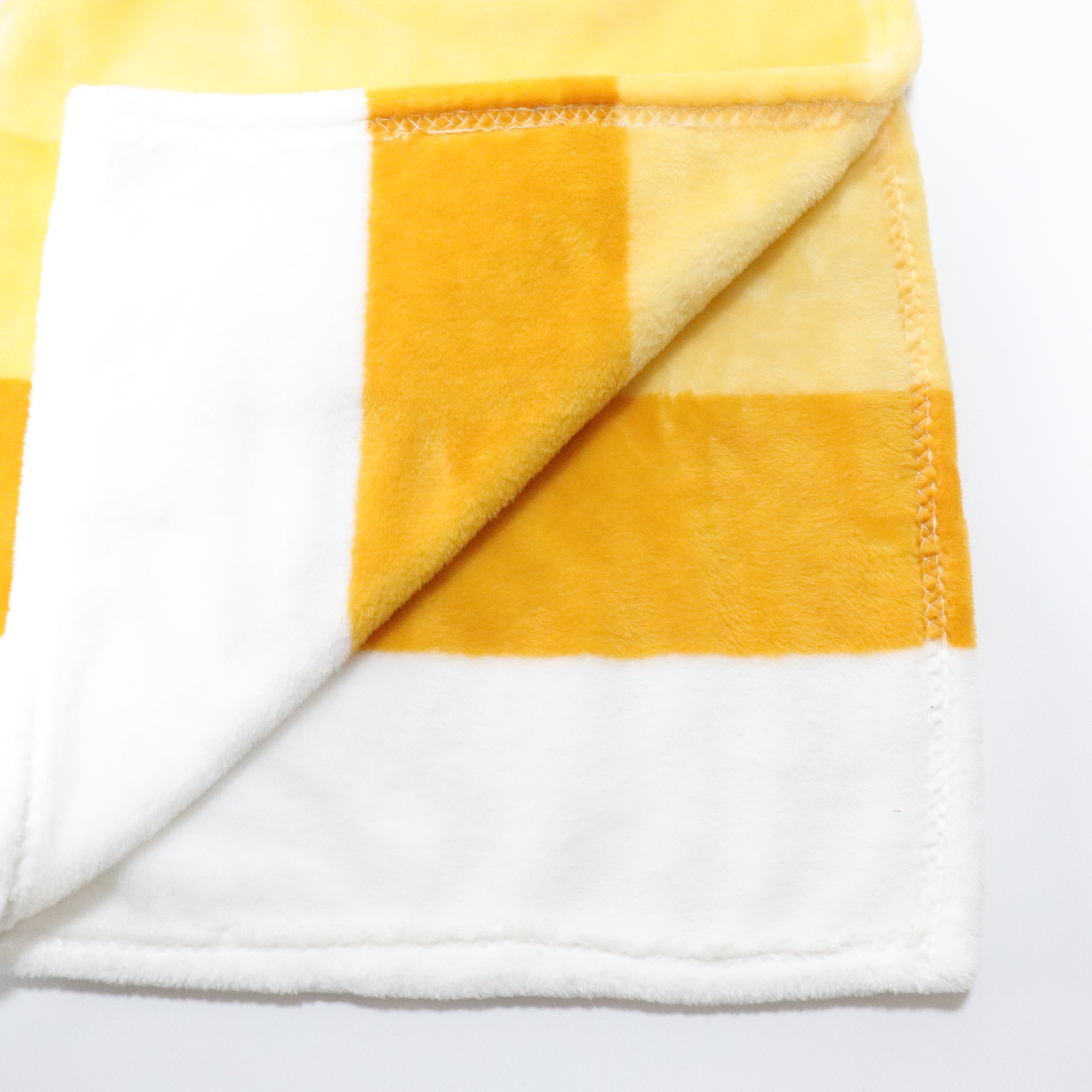 Sell high quality smooth feel 100% polyester fabric plush flannel fabric home textile/ manufacture