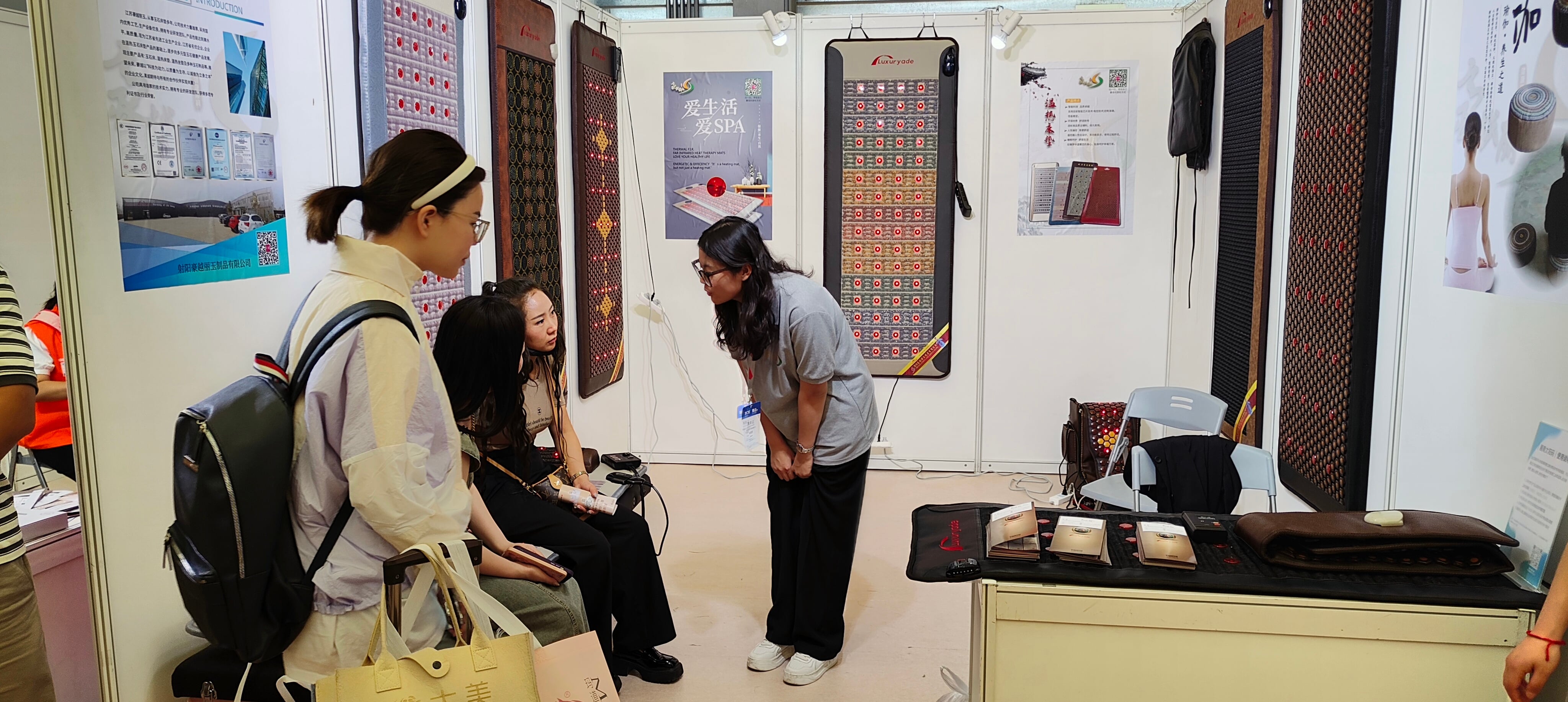 Health Massager Magnetic Therapy Device Heating Mat Far Infrared pemf Tourmaline Jade Stone Mattress manufacture
