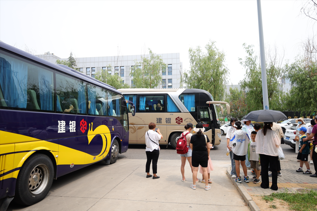 Parent -child tourism of Bee Kingdom Museum from Hunan, Guizhou, and Yunnan
