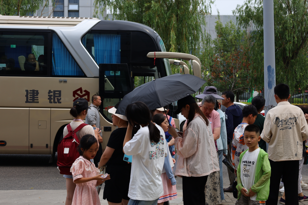Parent -child tourism of Bee Kingdom Museum from Hunan, Guizhou, and Yunnan
