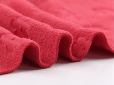 How to make a DIY blanket from polar fleece fabric?