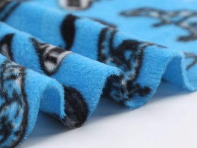 Perfekter Polarfleece-Stoff für Outdoor-Aktivitäten: warm, atmungsaktiv und langlebig