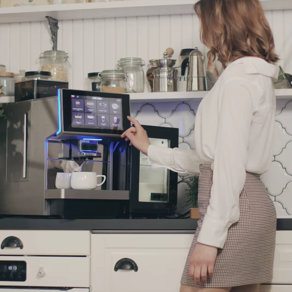 Start din dag på rette måde med en déliciøs kop kaffe fra en fuldt automatisk kaffeautomat.