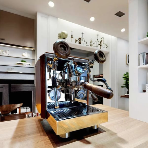 Compact commercial coffee machine
