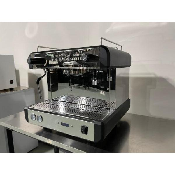 Savor the rich, velvety taste of semi-automatic espresso.