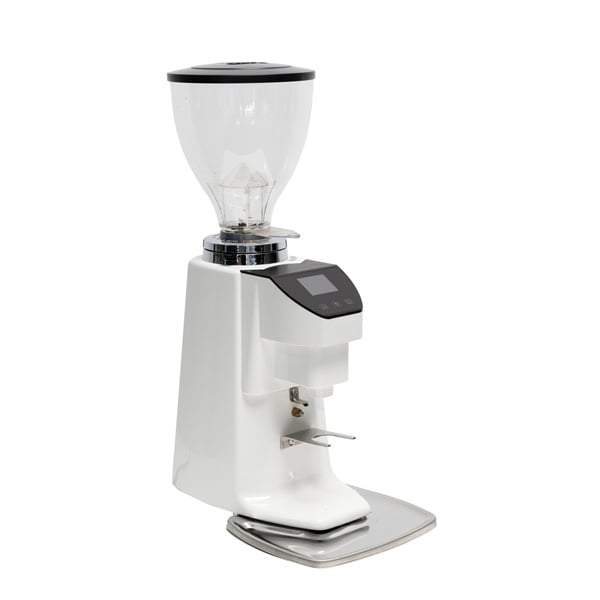 Lleva tu molinillo de café favorito contigo con este modelo eléctrico pequeño.