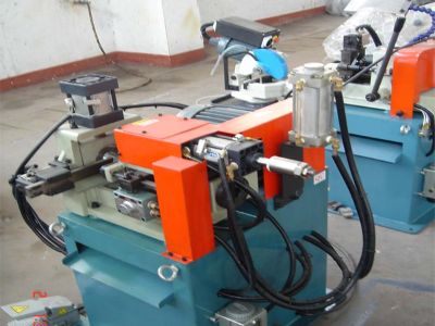 Comment les machines à cintrer automatiques améliorent la précision et l'efficacité