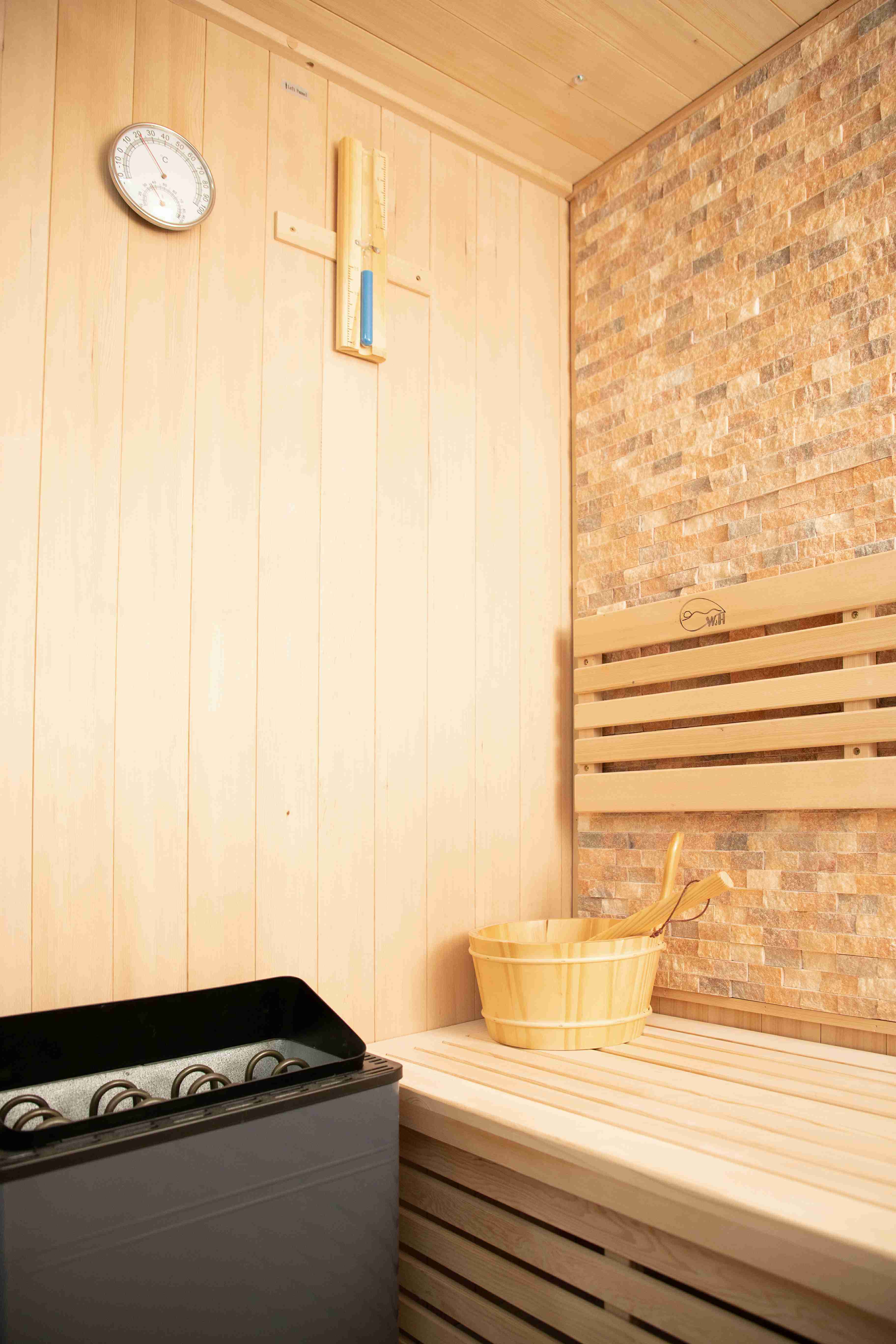 Electric Sauna Stove 4 Person Dry Steam Sauna Room Comes With Harvia Stove details