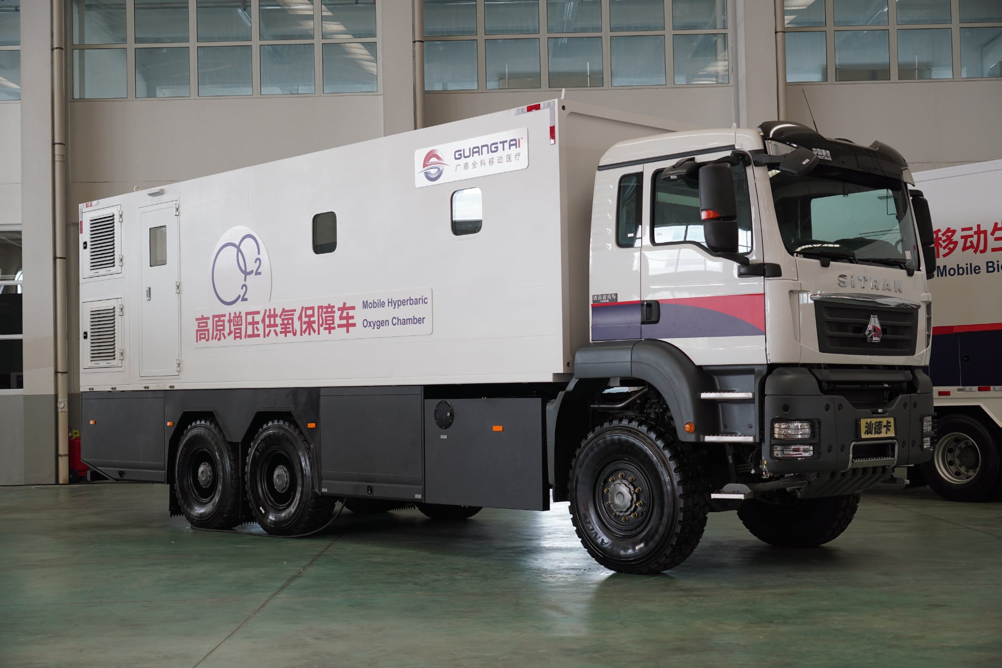 Mobile micro-pressurized oxygen vehicle