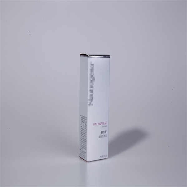 Impress Your Customers with Shimmering Gold and Silver Gift Wrap