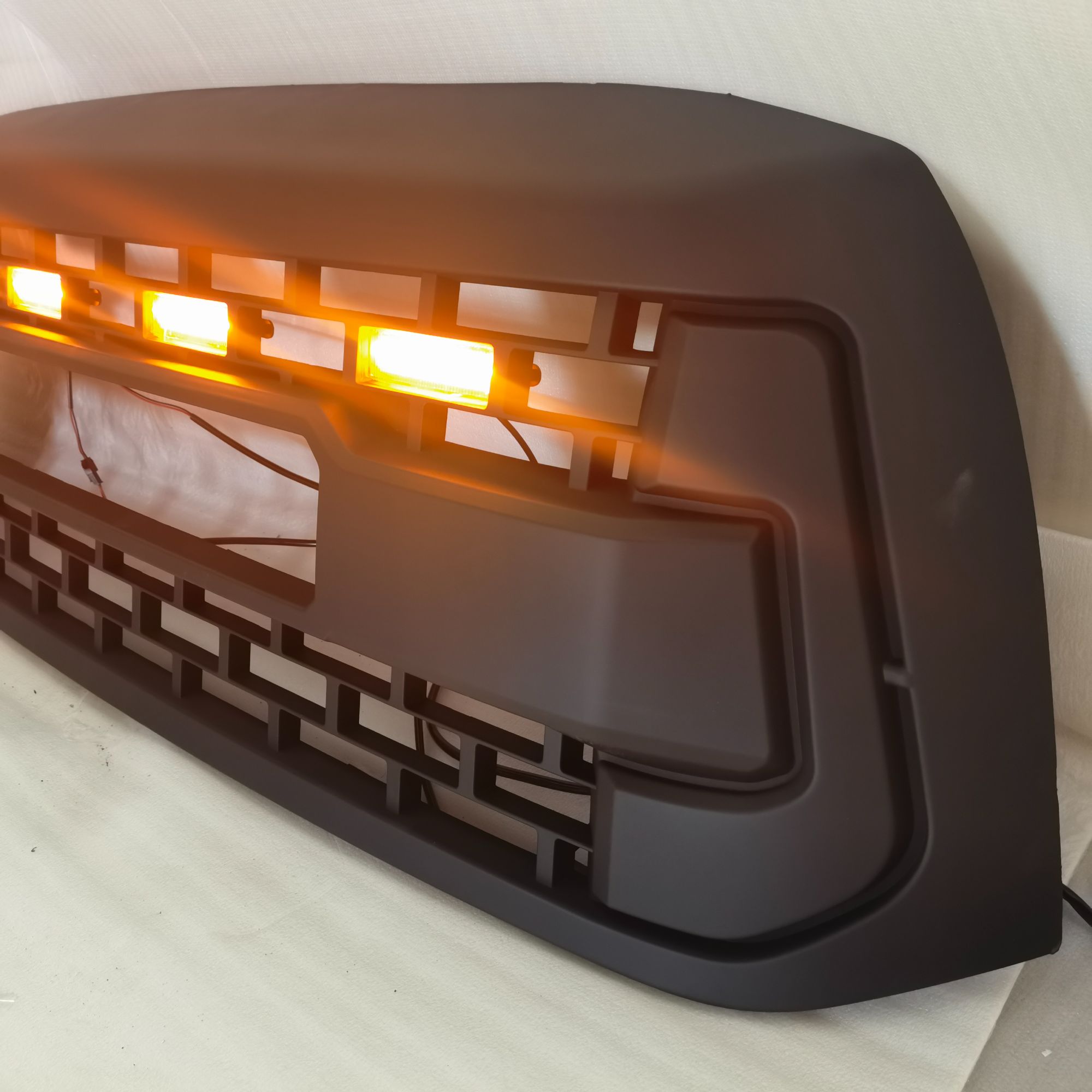Spedking Hot sales for TOYOTA 2007-2013 TUNDRA GRILL WITH LIGHT 