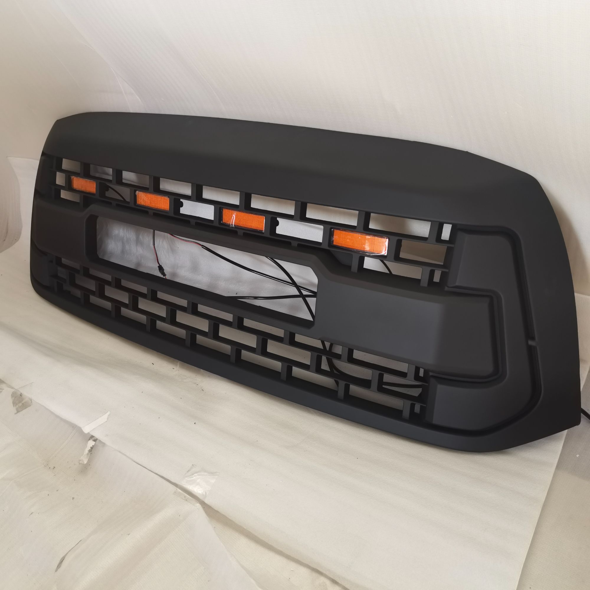 Spedking Hot sales for TOYOTA 2007-2013 TUNDRA GRILL WITH LIGHT 