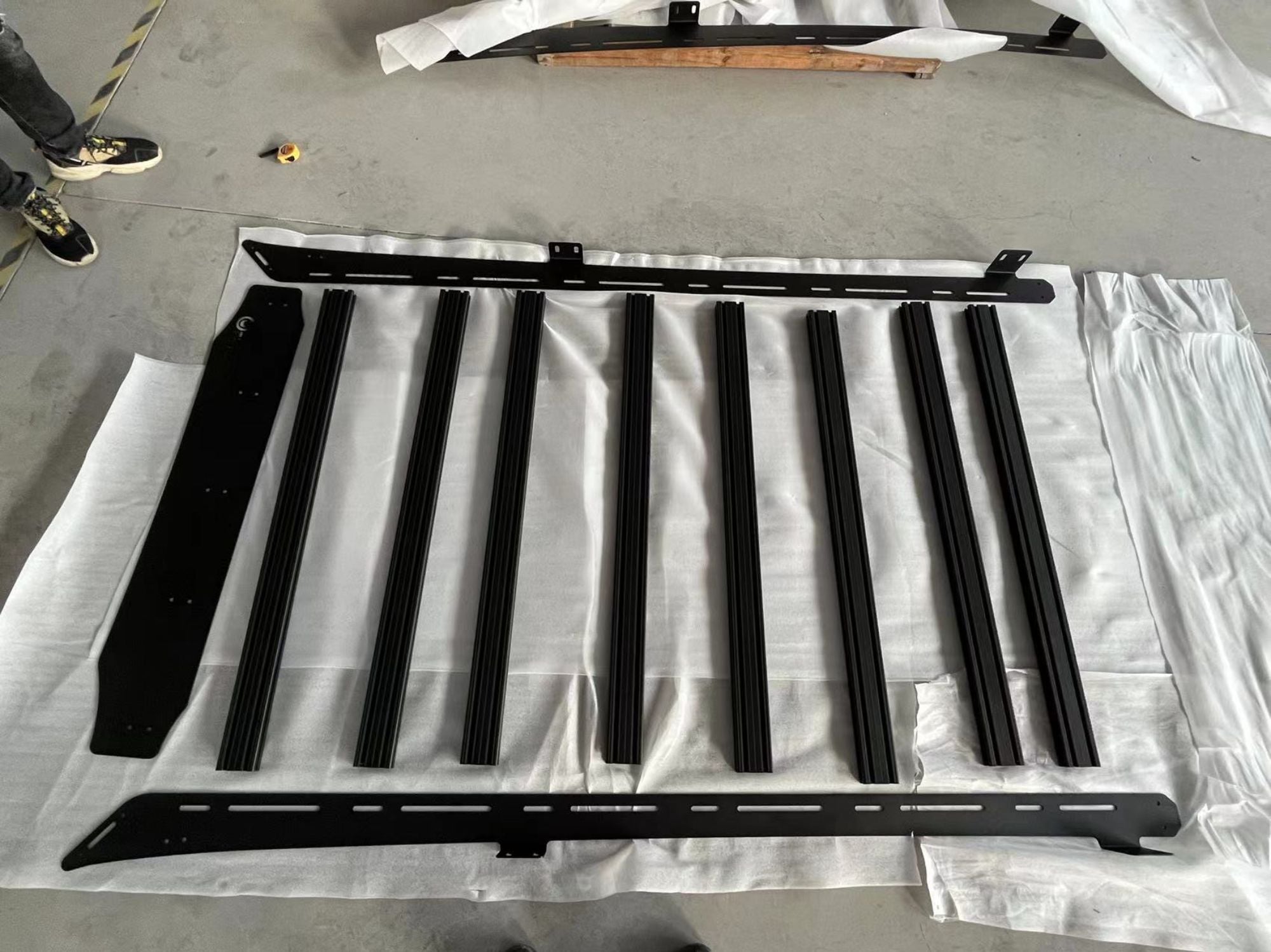 Spedking pre TOYOTA 2003-2009 4RUNNER STREŠNÉ DRŽADLO