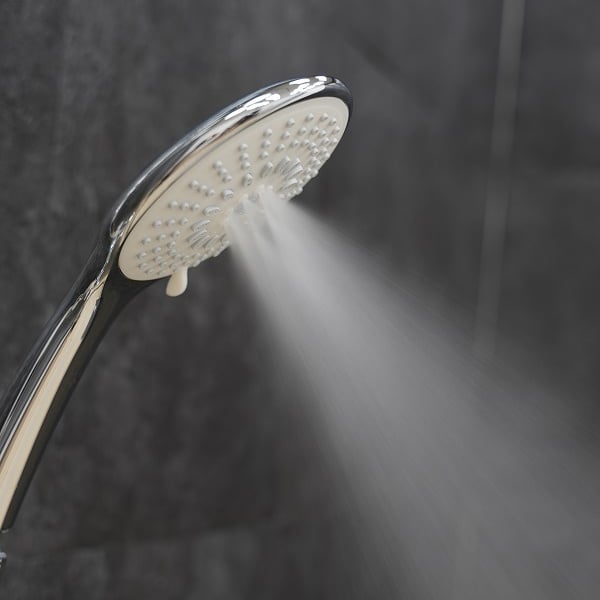 Ciesz się doświadczeniem podobnym do spa w domu dzięki tym boskim prysznicom deszczowym