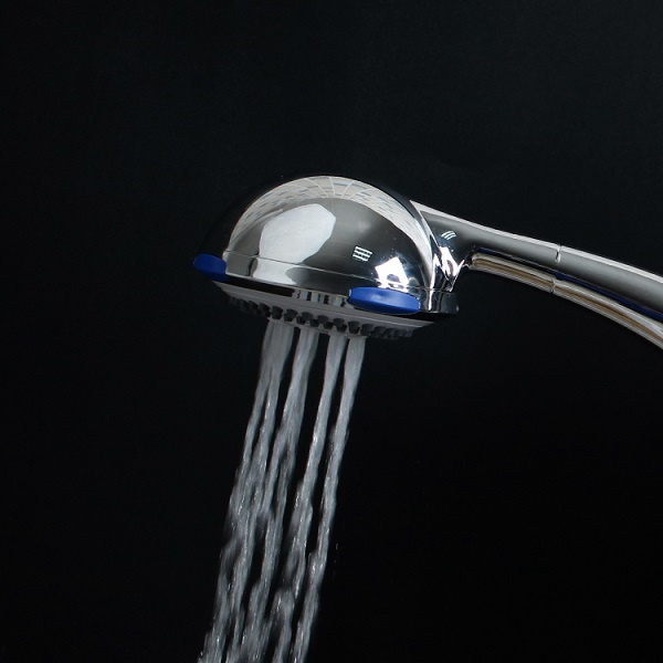 Aqua pressura potentiata pro massagio invigorate