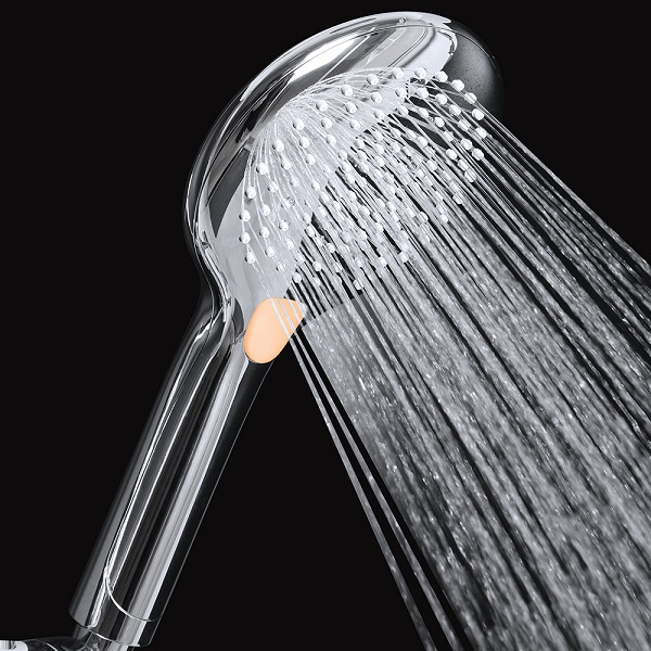 Navega fácilmente espacios ajustados con ducha de mano dual