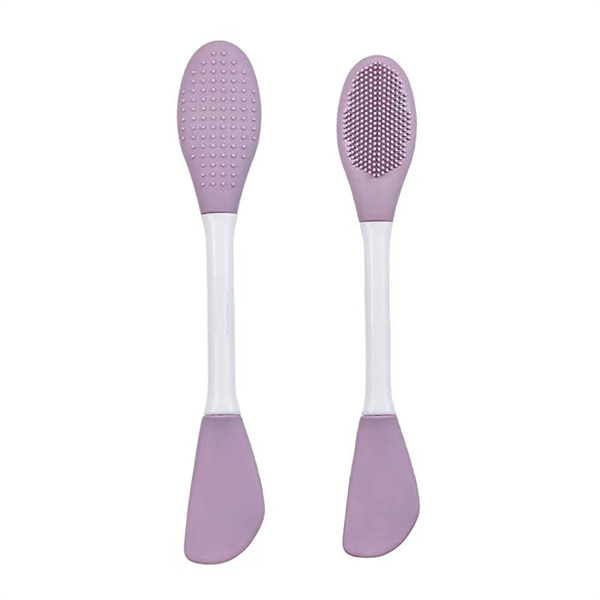 Minimize product waste and get the most out of your face pack with a face brush."