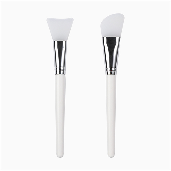 Specially designed bristles allow for a gentle and comfortable application