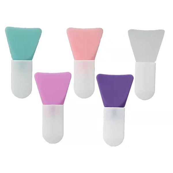 Say goodbye to messy hands and hello to a professional-grade face pack with a high-quality face brush.