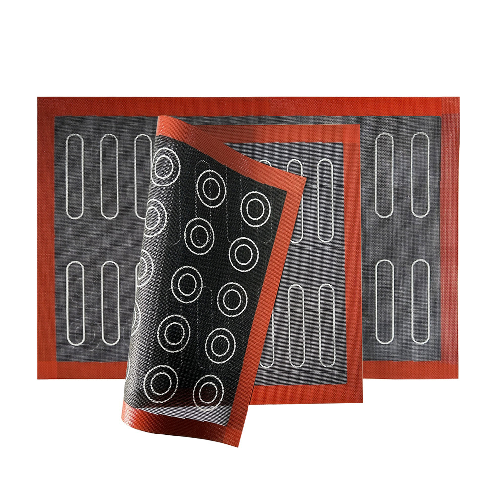 Get in the fall spirit with our pumpkin-shaped silicone cake mold.