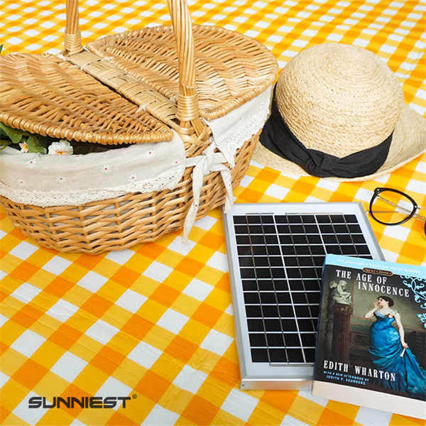 Harnessing energy from the sun with mini solar panels