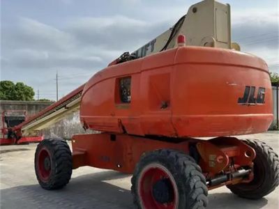 What to Look for in a Cherry Picker Hire Contract for Safety