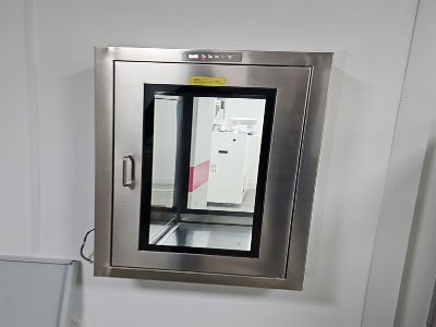 What Are the Key Components of a Dynamic Pass Box in Pharma?
