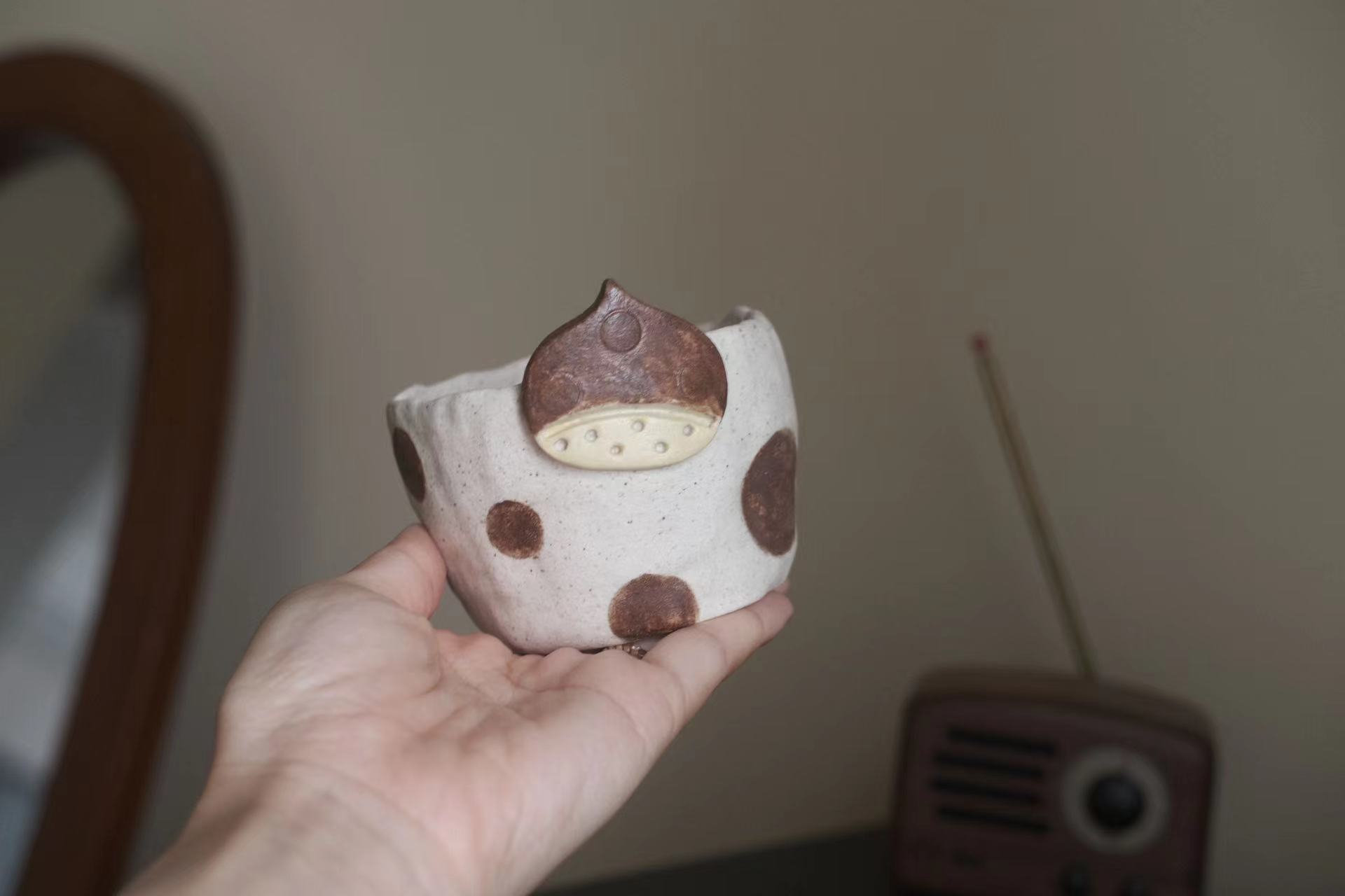 Wholesale Custom Artistic Drinkware Hand Pinched Unique Pottery Artisan Chestnut irregular Ceramic Coffee Mug manufacture