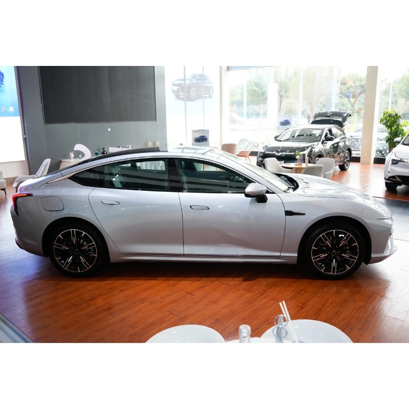 China Factory Good Quality Nezha S Sedan 4 Seats Electric Car New Energy Vehicle details