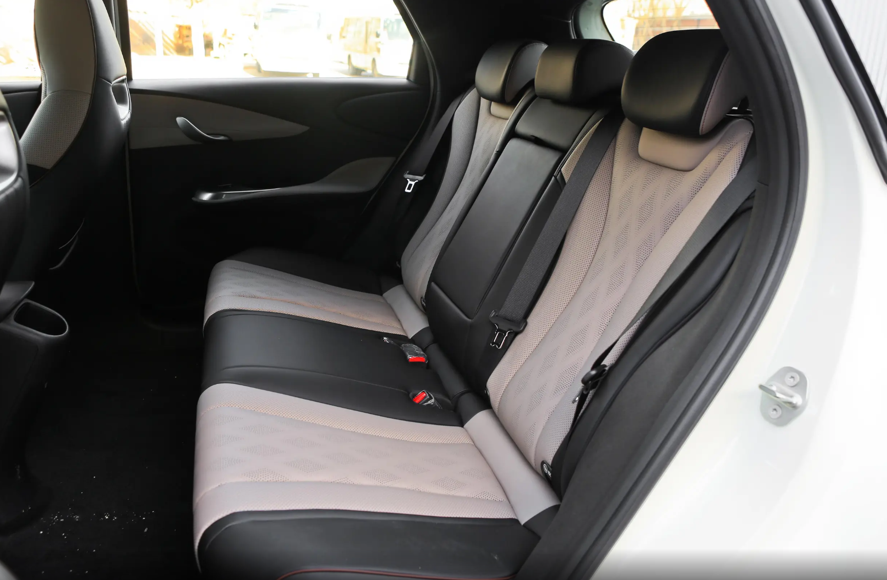 China hot model cheap BYD dolphin 2023 small car fast charge 0.5h Pure electric cruising range 420km new energy car supplier