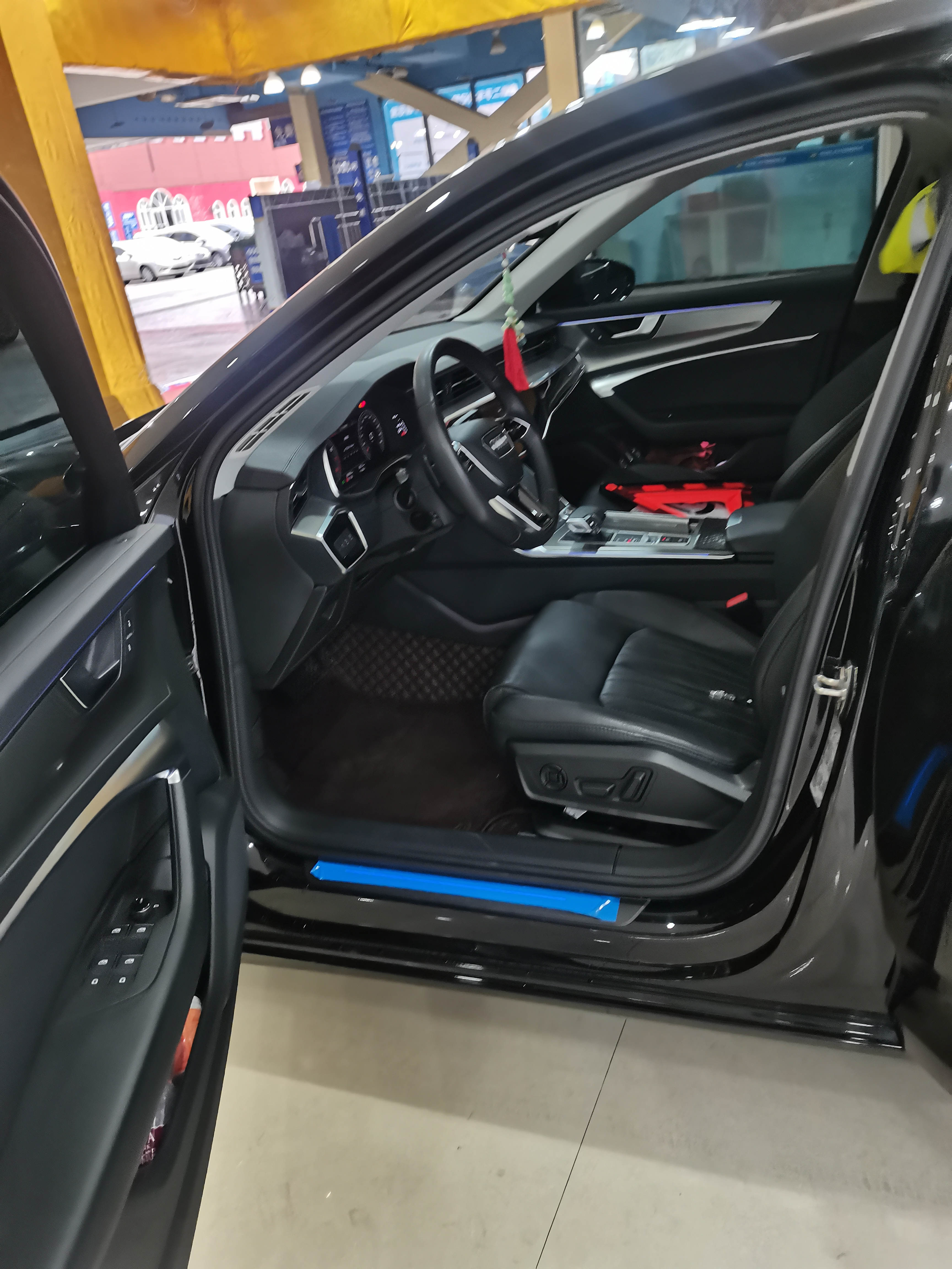 Hot Selling Audi A8L 50 TFSI Quattro 48V Fuel Vehicle With Mild Hybrid System factory