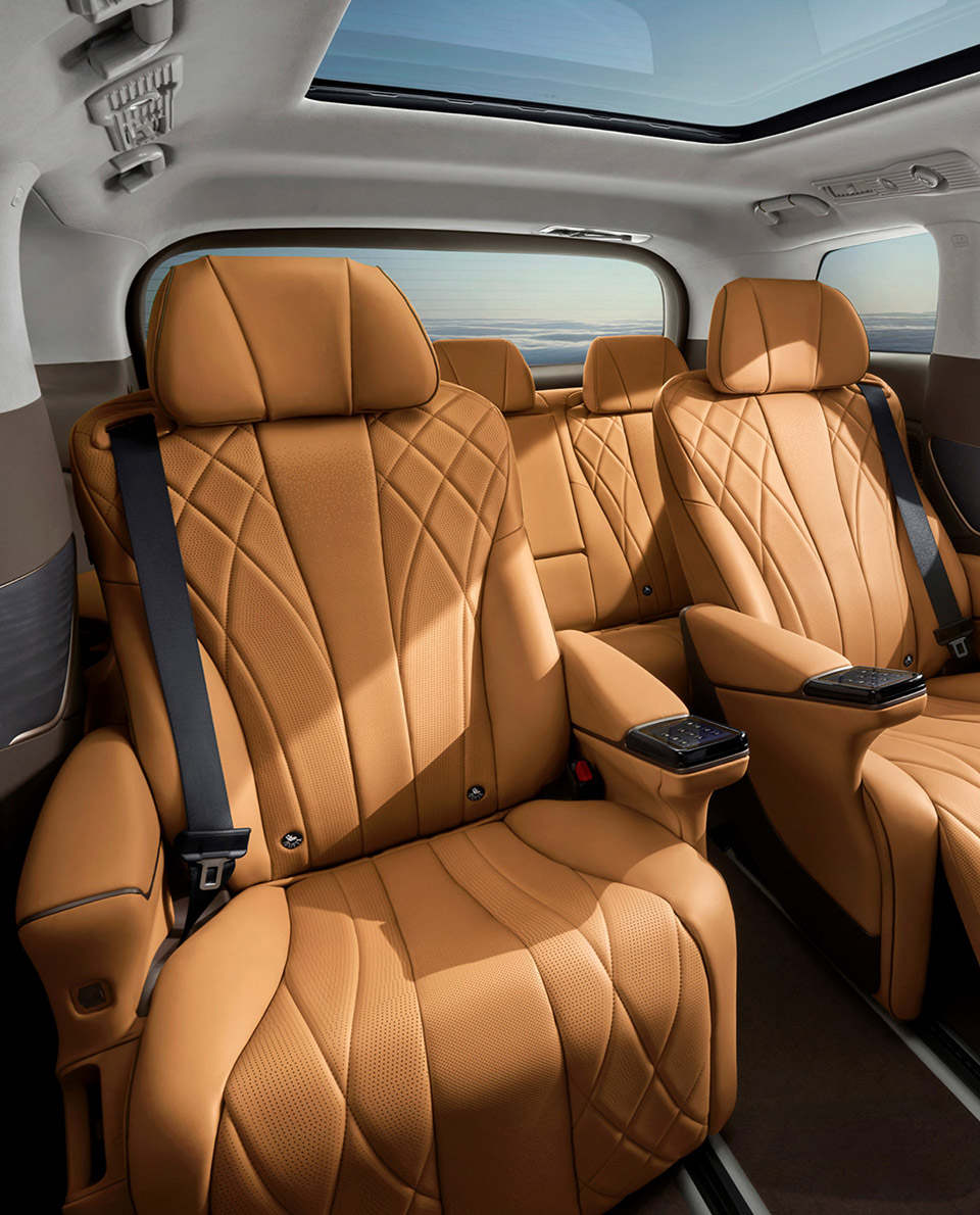 China Supplier Wholesale Denza D9 DM-i 1.1 Used MPV Car With Super Intelligent Interactive Cockpit factory
