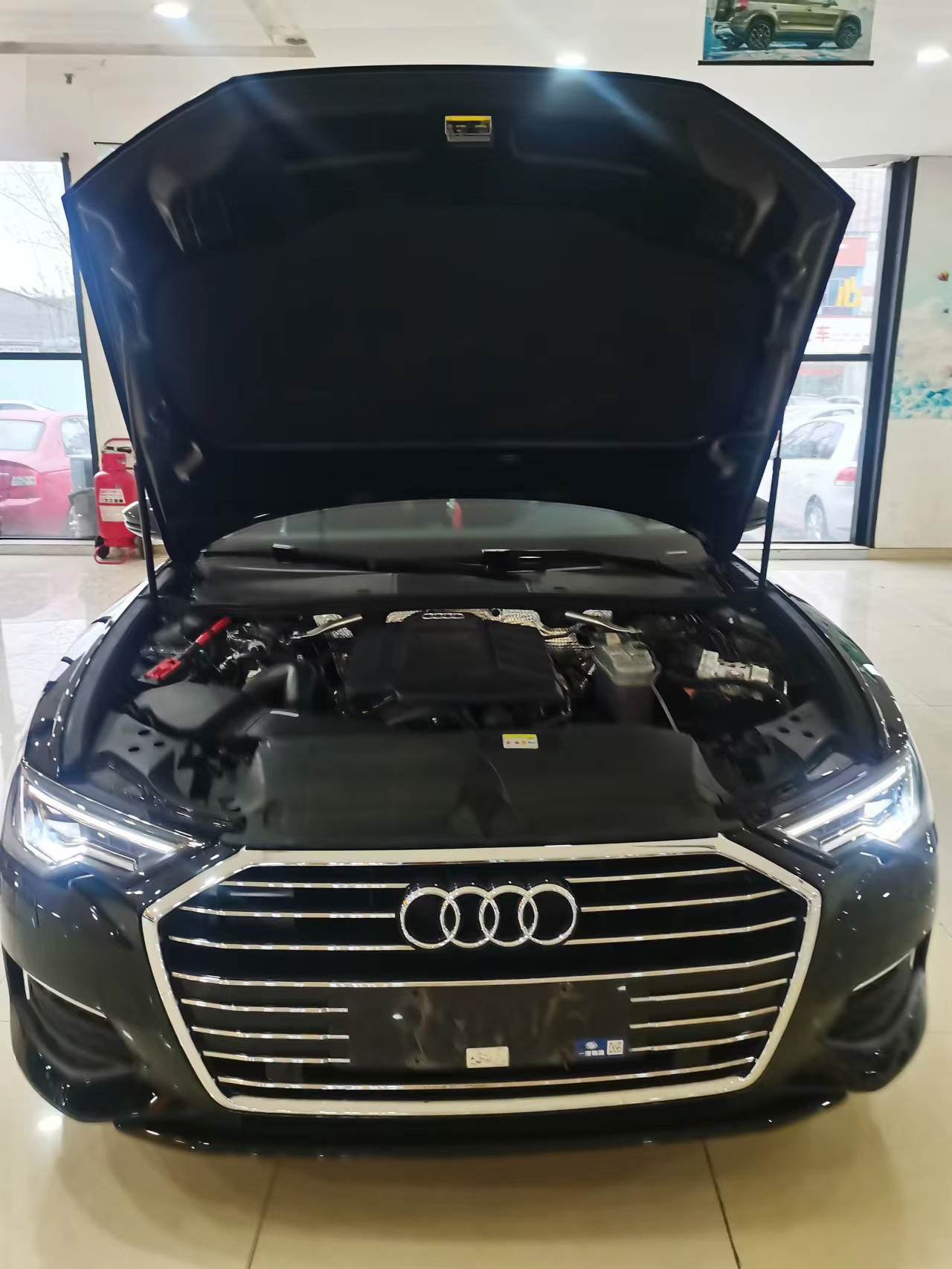 Hot Selling Audi A8L 50 TFSI Quattro 48V Fuel Vehicle With Mild Hybrid System factory