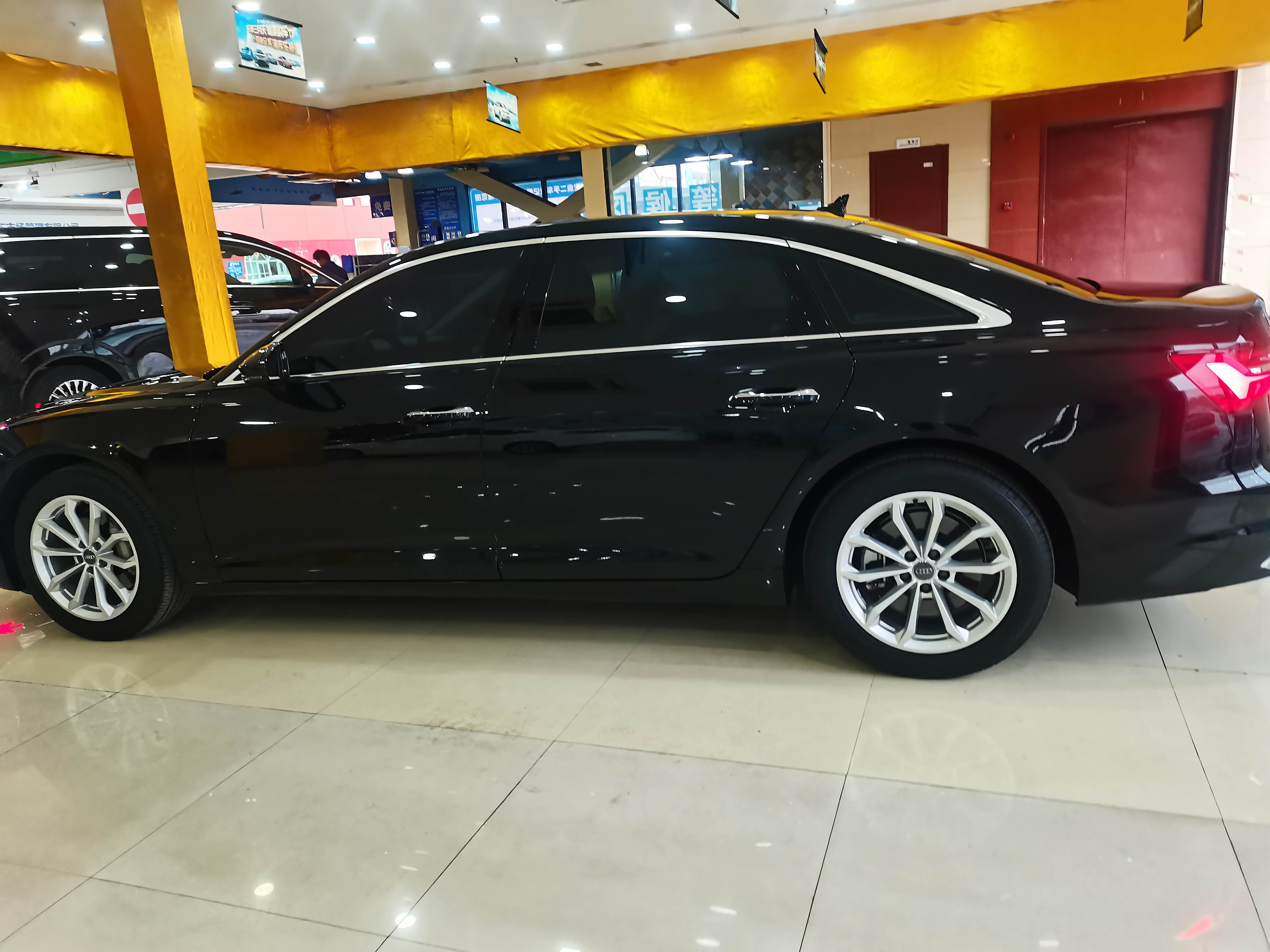 Hot Selling Audi A8L 50 TFSI Quattro 48V Fuel Vehicle With Mild Hybrid System details