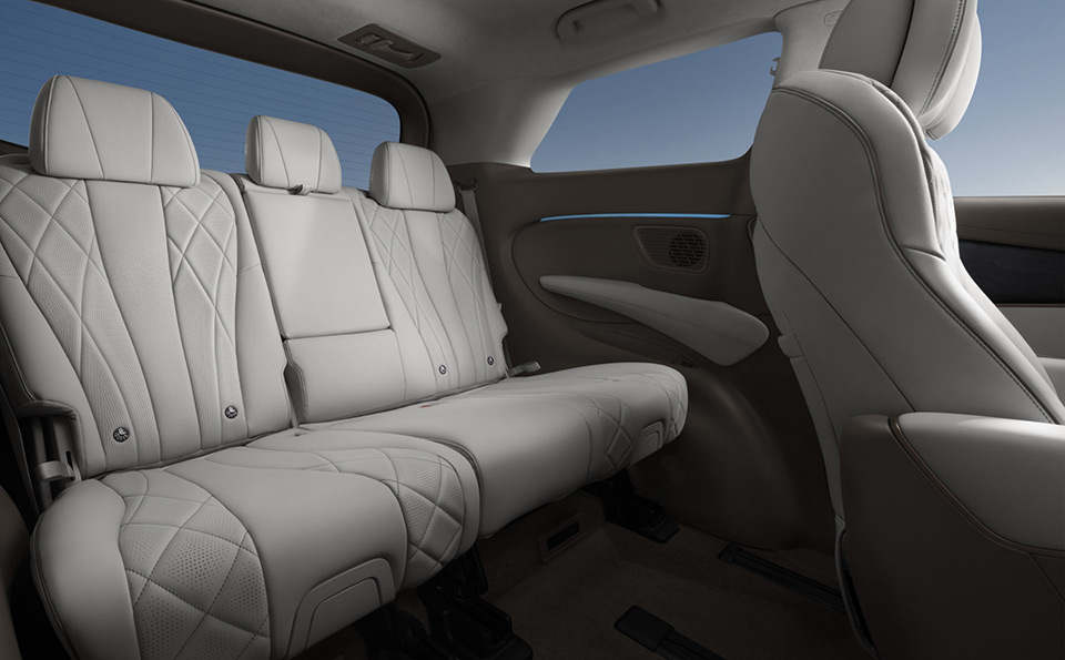 China Supplier Wholesale Denza D9 DM-i 1.1 Used MPV Car With Super Intelligent Interactive Cockpit manufacture