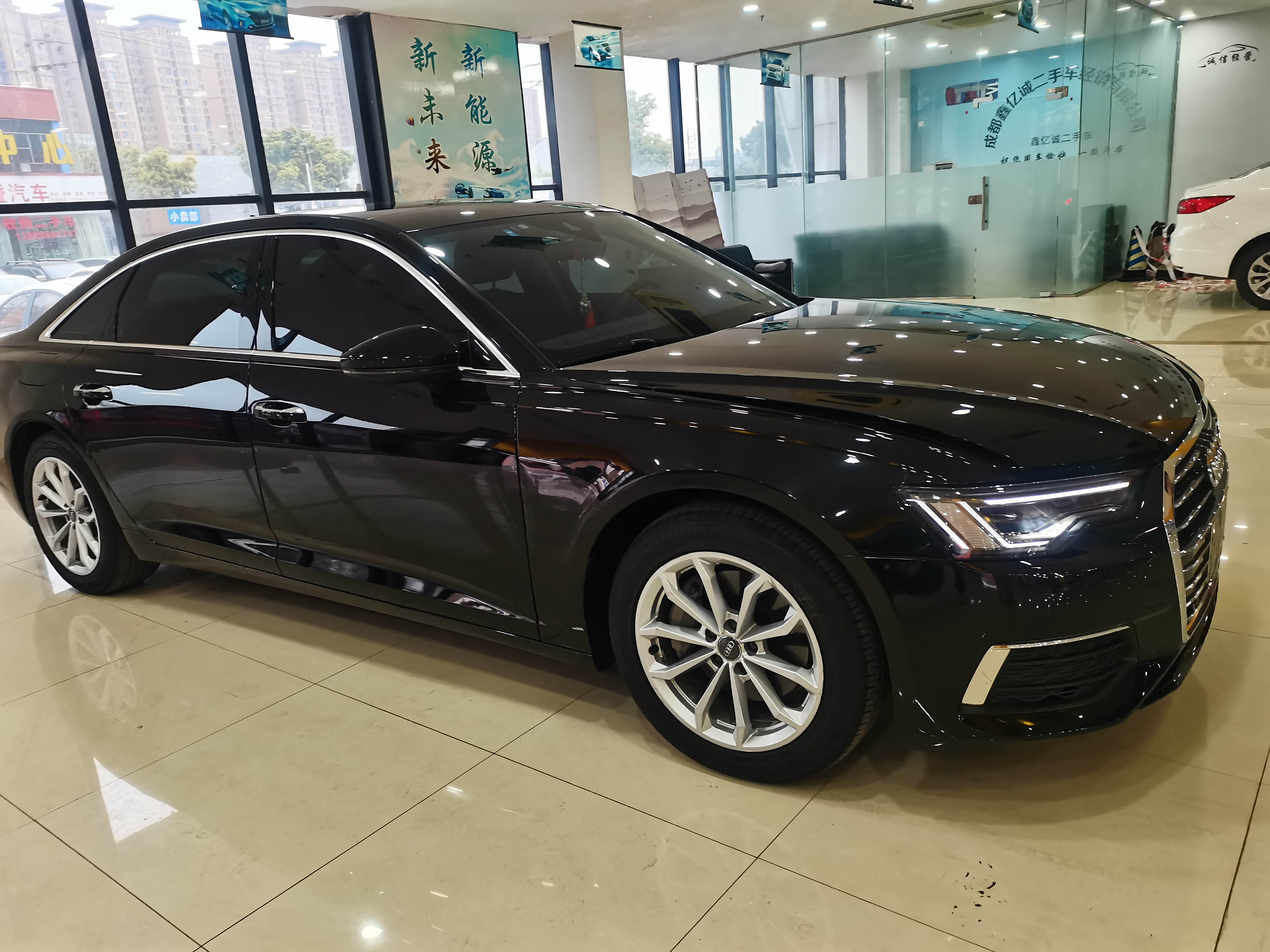 Hot Selling Audi A8L 50 TFSI Quattro 48V Fuel Vehicle With Mild Hybrid System manufacture