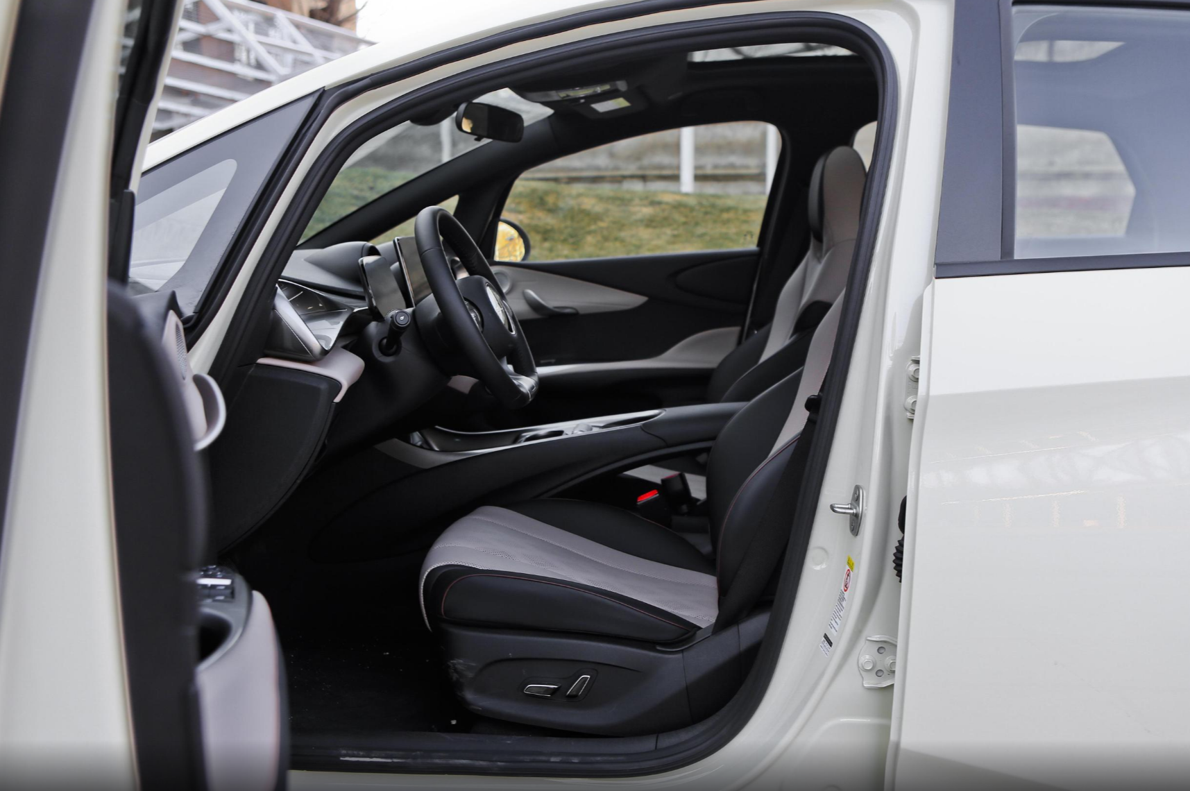 China hot model cheap BYD dolphin 2023 small car fast charge 0.5h Pure electric cruising range 420km new energy car supplier