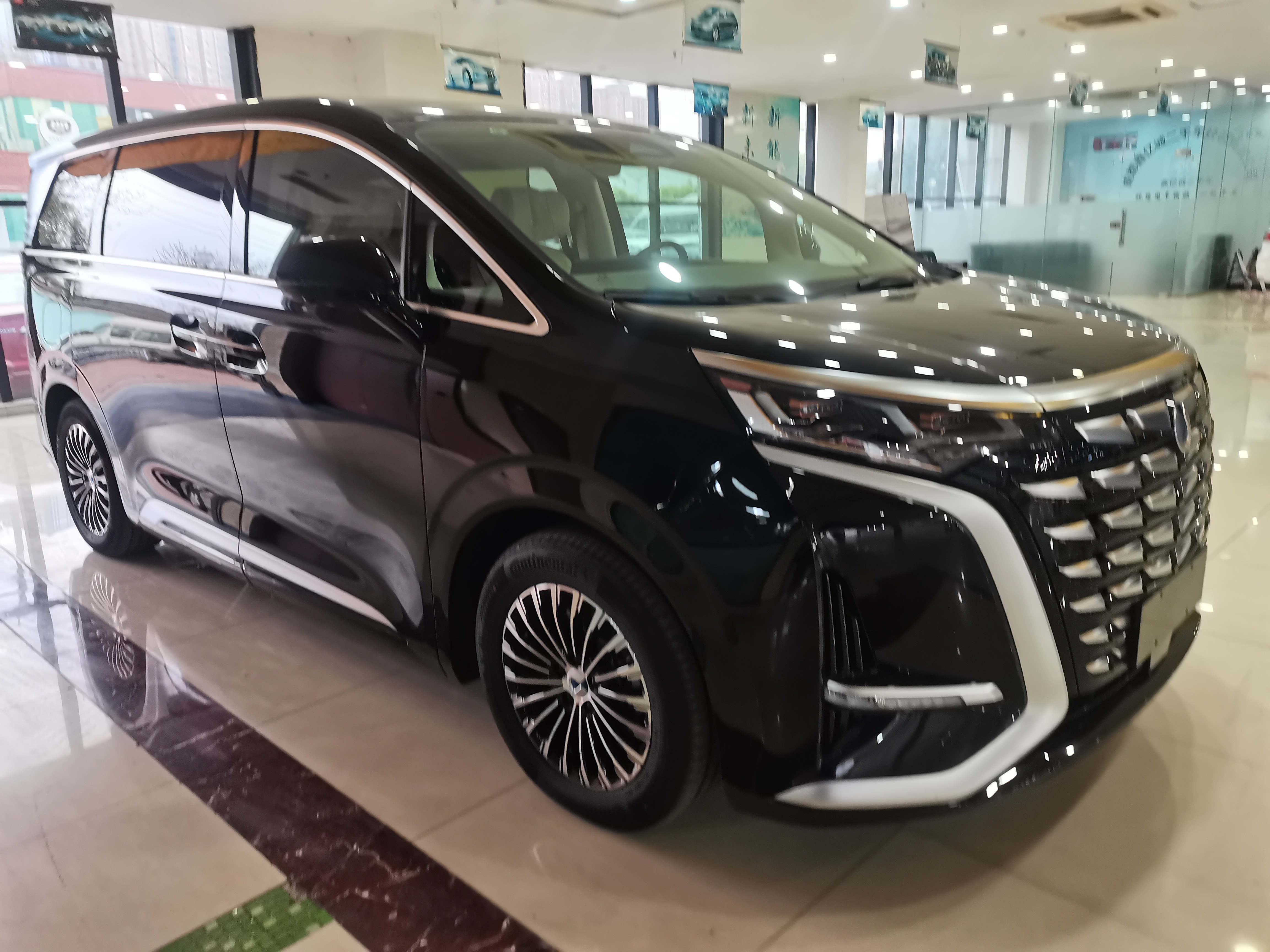 China Supplier Wholesale Denza D9 DM-i 1.1 Used MPV Car With Super Intelligent Interactive Cockpit supplier