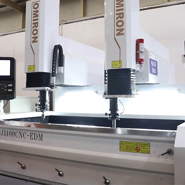 Automatische CNC-Bearbeitung